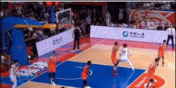 空篮失手 摆烂又伤退 王哲林里程碑之夜再引争议