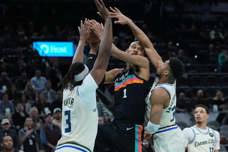 kaiyun体育-文班5记三分砍22+10字母哥21分 马刺送雄鹿3连败