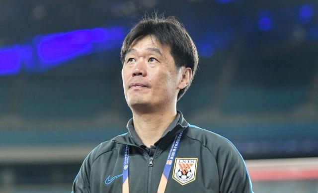 开云登录入口-李霄鹏上任面临艰难考验:选球员成难题 归化未知