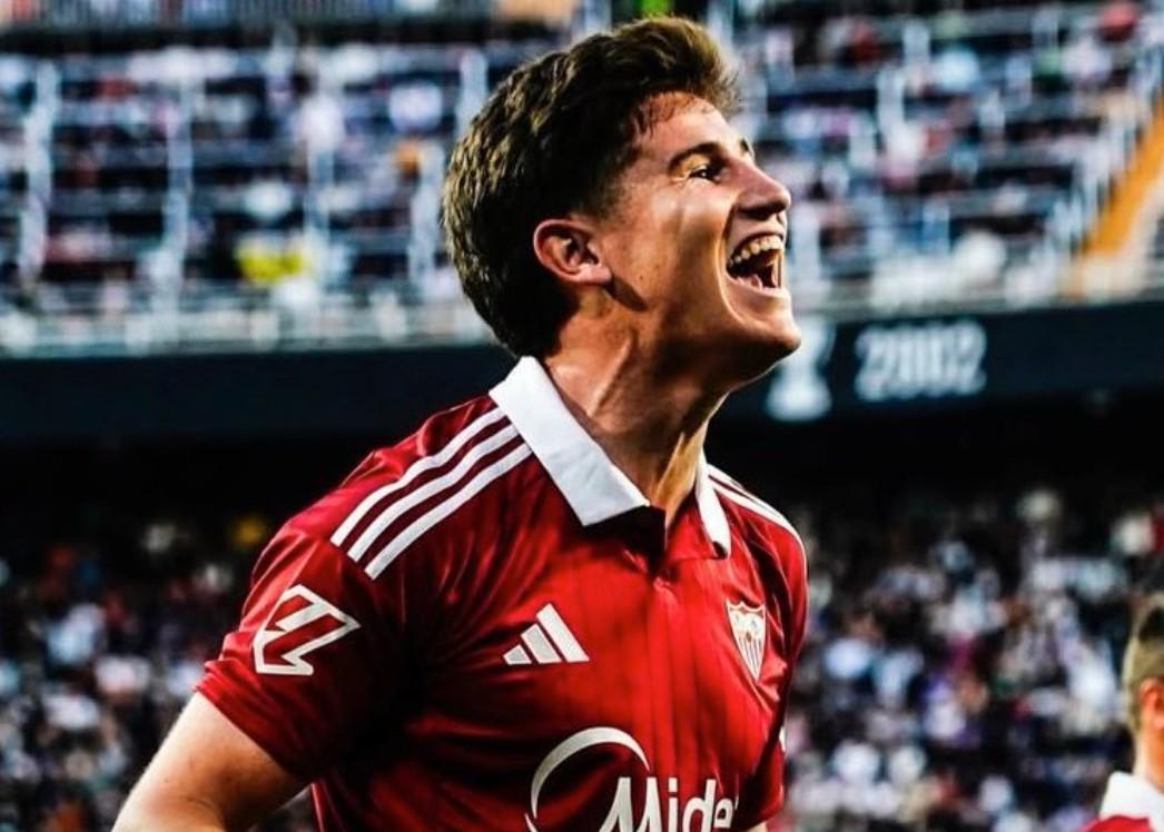 西媒：斯卡洛尼正在为阿根廷队考察塞维利亚的左后卫奥索